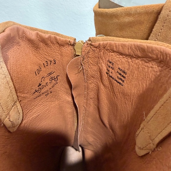 Elegant Suede and Floral Embroidered Caramel Heeled Boots NIB Size 10.5 - Picture 11 of 12